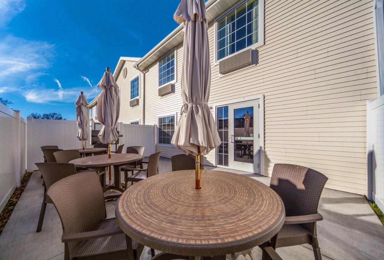 Cobblestone Inn & Suites - Holdrege エクステリア 写真