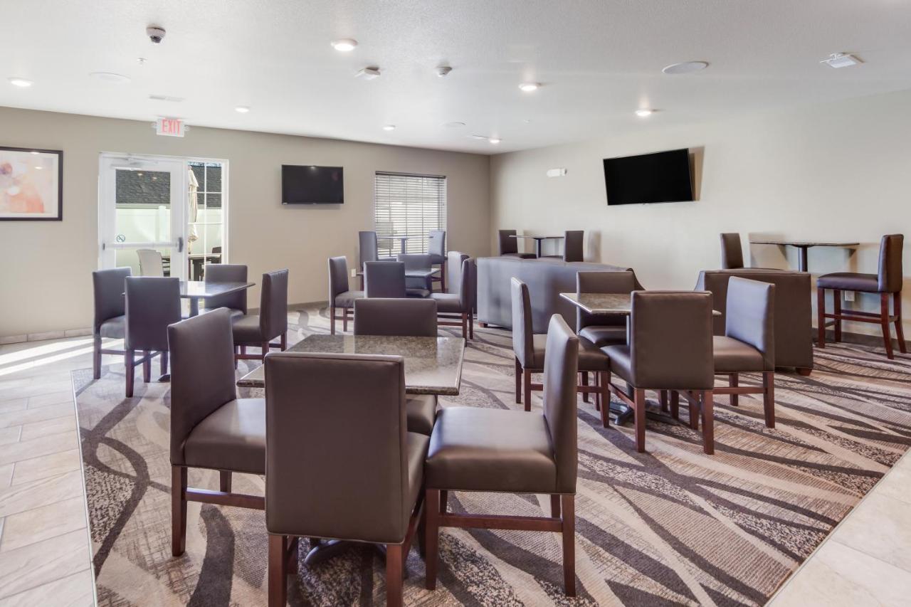Cobblestone Inn & Suites - Holdrege エクステリア 写真