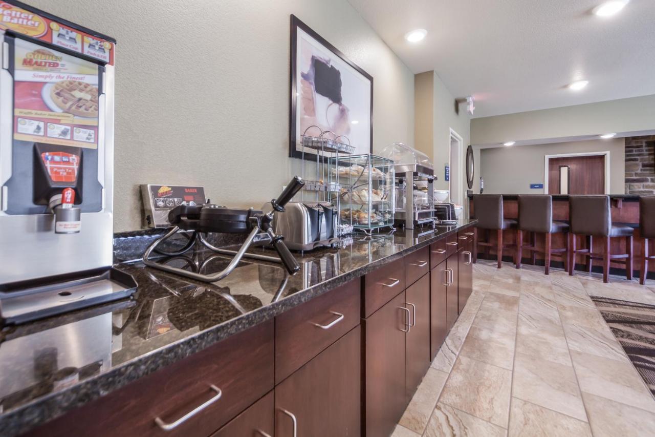 Cobblestone Inn & Suites - Holdrege エクステリア 写真